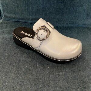 Alegria - Osmosis Silver White - Multiple Sizes (NEW W/ BOX)
